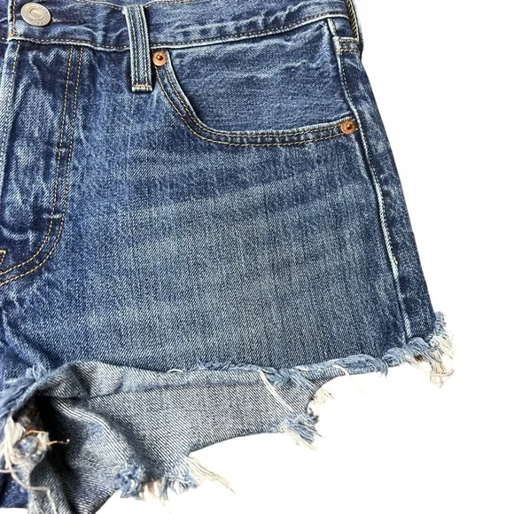 Levi’s 501 Original Fit High Rise Women’s Shorts Size 28 Medium Wash - Picture 4 of 12